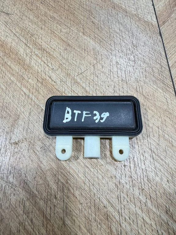 Pakiruumiluugi avamislüliti 2218702410