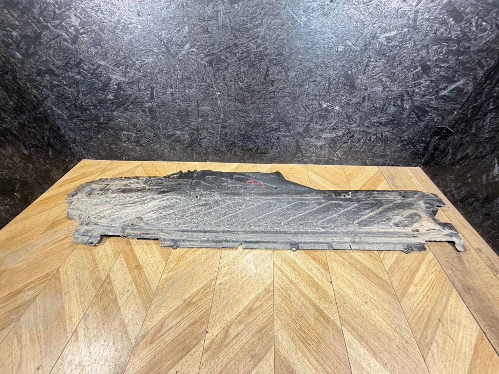 Külgmine põhjakaitse – Mercedes-Benz C-klass W205 (2014-2021)
