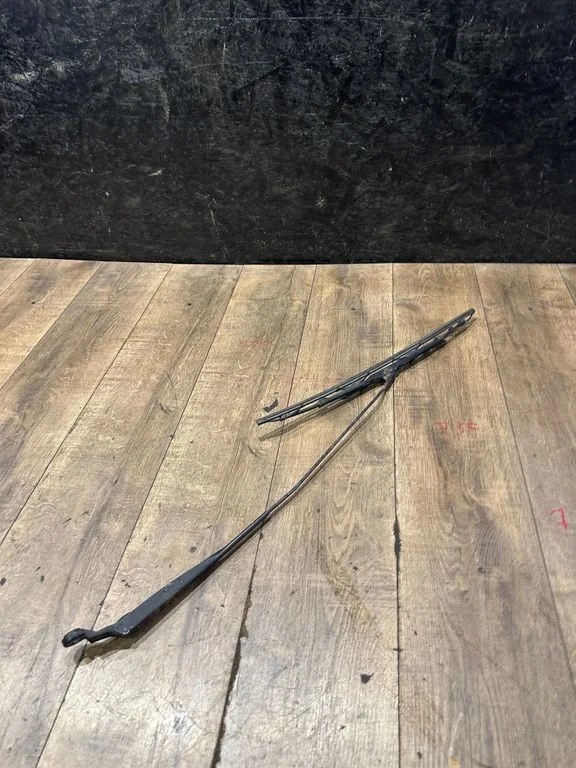 Front wiper blade arm – Mercedes-Benz Vito Viano W638 (1996-2003)