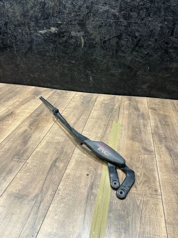 Front wiper blade arm – Mercedes-Benz CLS-Class C219 (2003-2011)