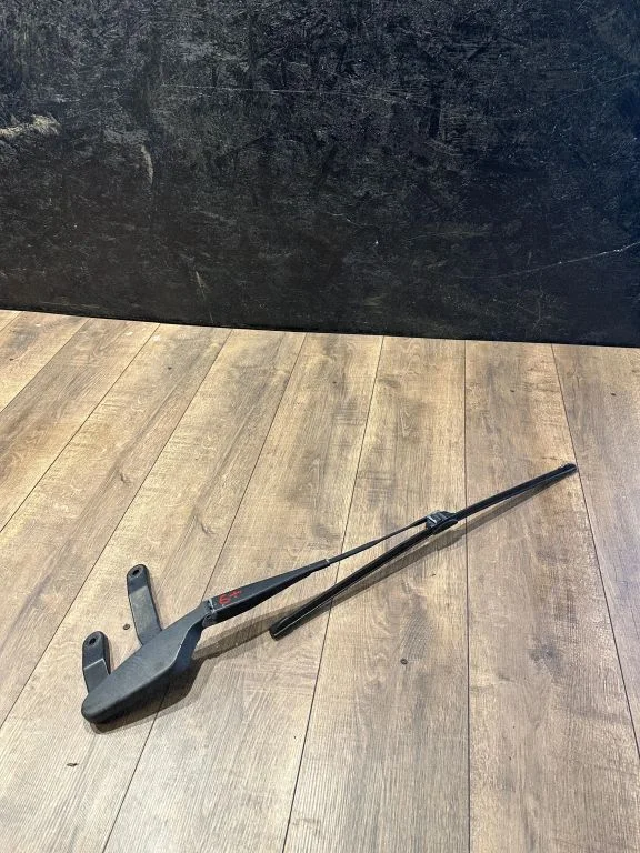 Front wiper blade arm A2048200344