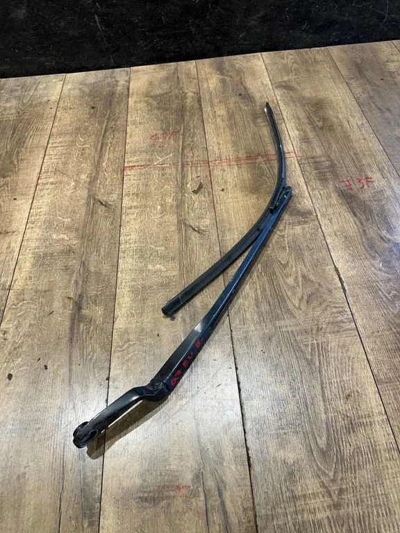 Front wiper blade arm