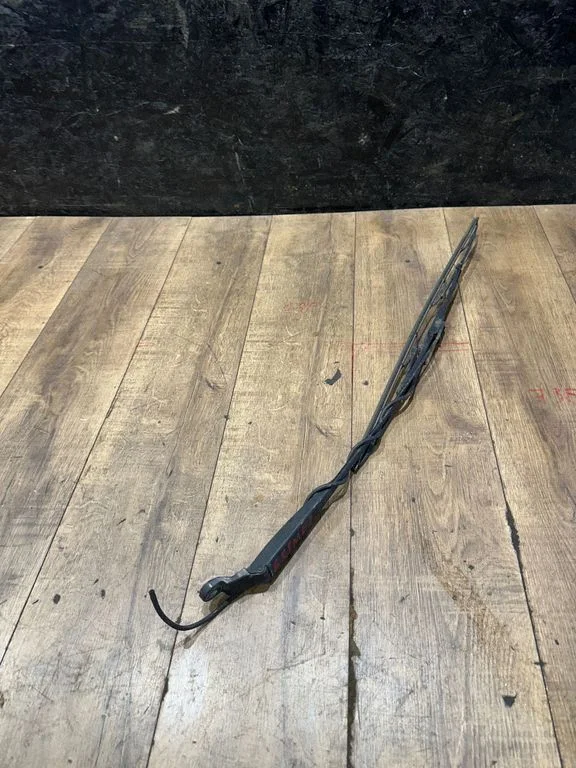 Front wiper blade arm – Mercedes-Benz Vito Viano W638 (1996-2003)