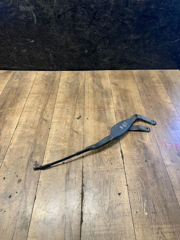 Front wiper blade arm A2118200444