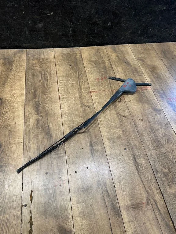 Front wiper blade arm