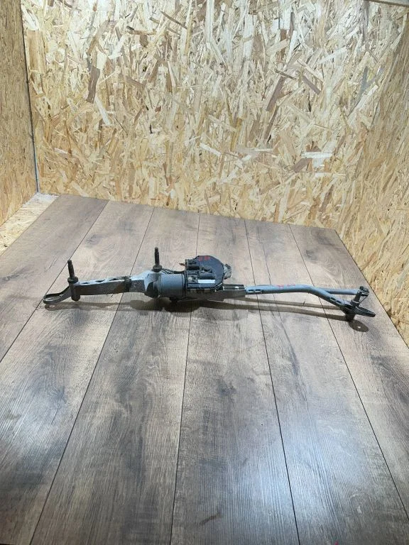Front wiper linkage and motor a2048201140