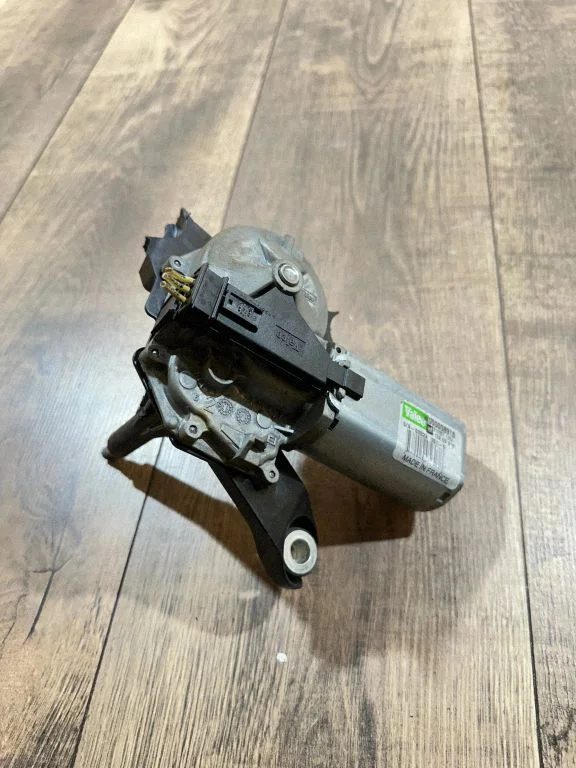 Rear window wiper motor 13269910