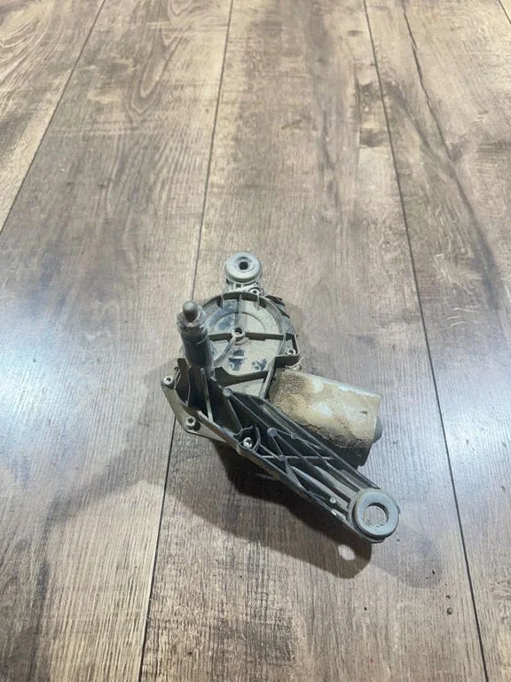Aizmugurējā stikla tīrītāja motoriņš 9640961380