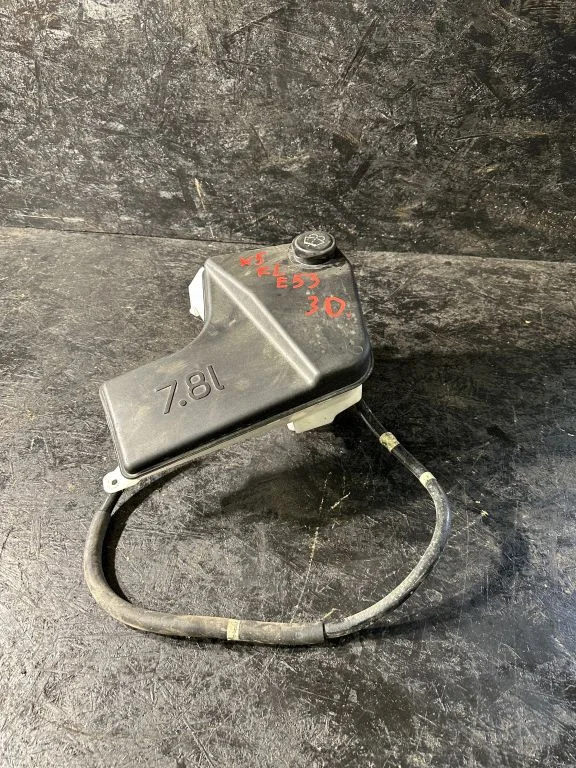 Windshield washer fluid reservoir/tank 8252738