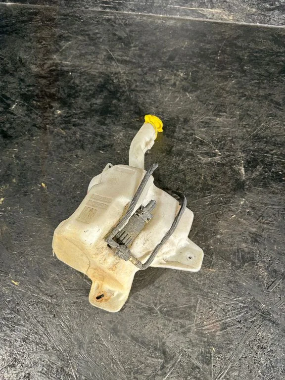 Klaasipesuvedeliku paak – Opel Corsa D (2006-2014)