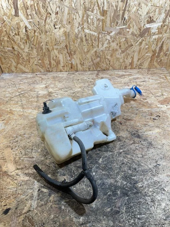 Windshield washer fluid reservoir/tank – Mercedes-Benz R-Class W251 (2005-2013)