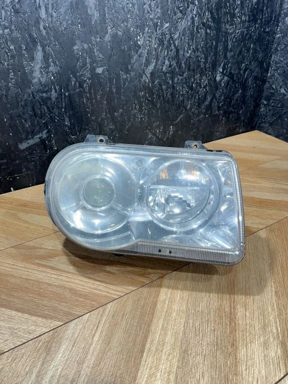 Priekšējais lukturis 04805760AG