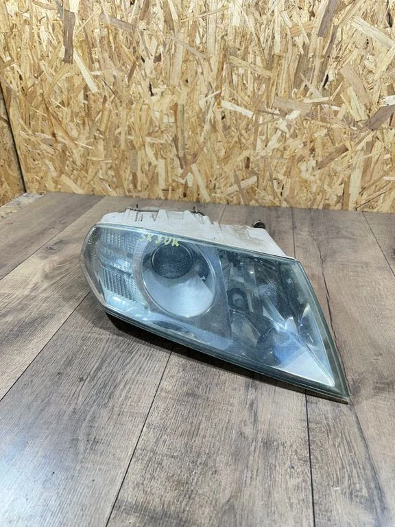 Headlight/headlamp – Skoda Octavia Mk2 (1Z) (2004-2013)