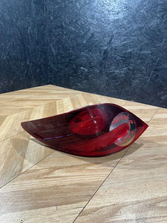 Lampa tylna w błotniku A2518200364