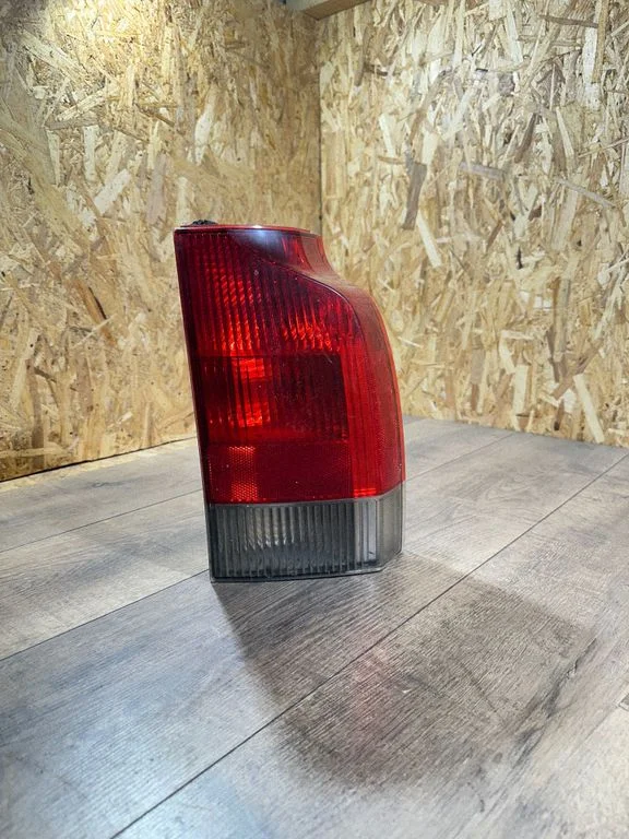Rear/tail lights – Volvo S60 (2001-2004)