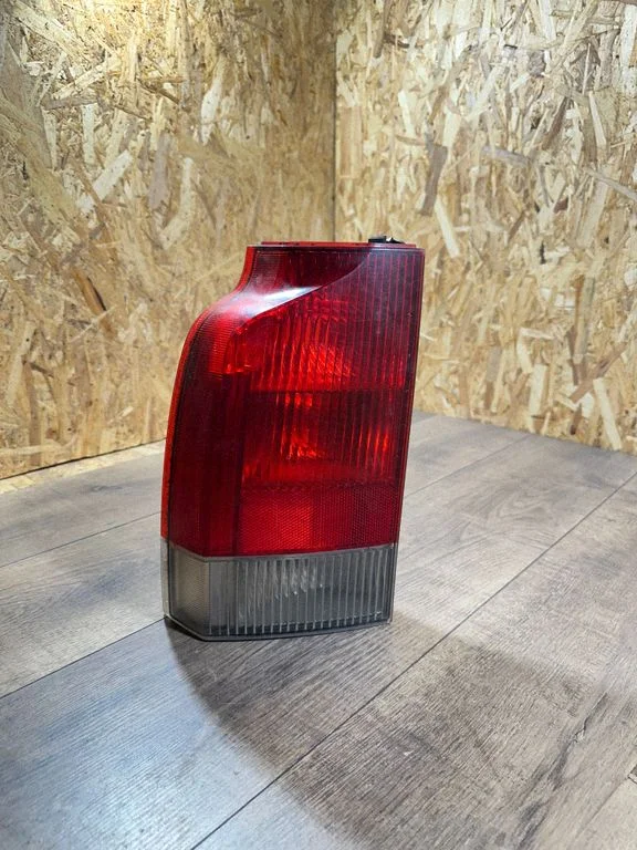 Rear/tail lights – Volvo S60 (2001-2004)