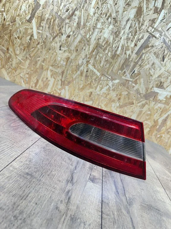 Rear/tail lights 8X2313405BD