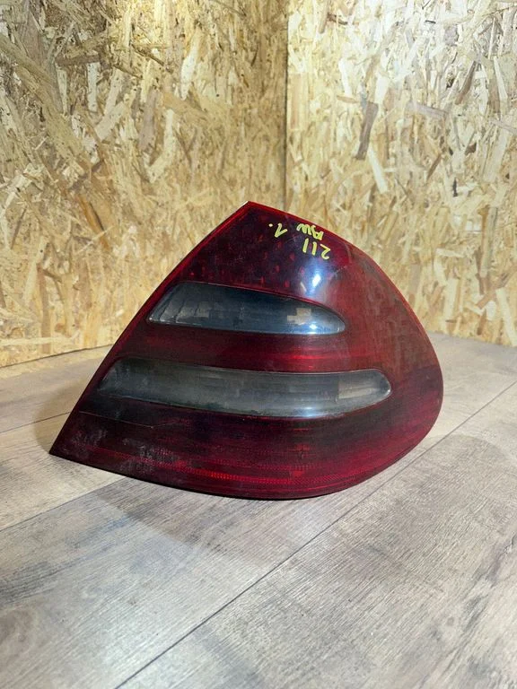 Rear/tail lights – Mercedes-Benz E-Class W211 (2002-2009)