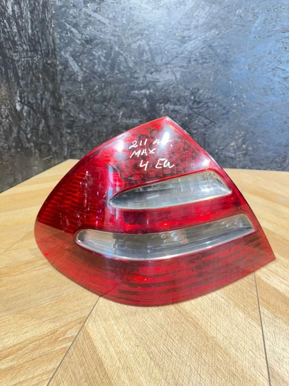Rear/tail lights A2118200564
