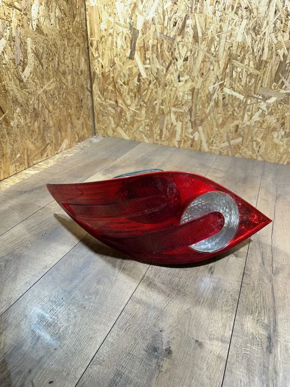 Lampa tylna w błotniku A2518201564