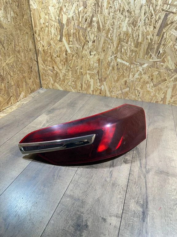 Tailgate rear/tail lights 22756316