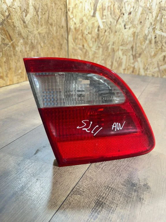 Tailgate rear/tail lights – Mercedes-Benz E-Class W211 (2002-2009)