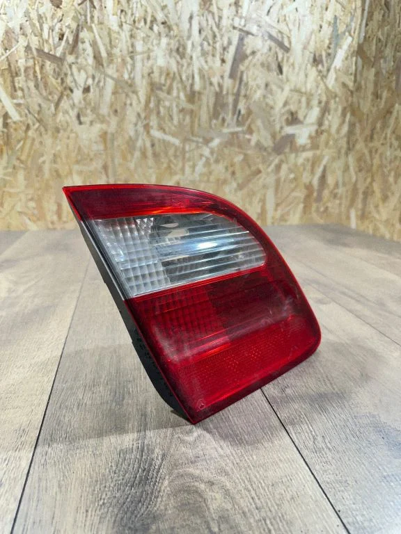 Tailgate rear/tail lights – Mercedes-Benz E-Class W211 (2002-2009)
