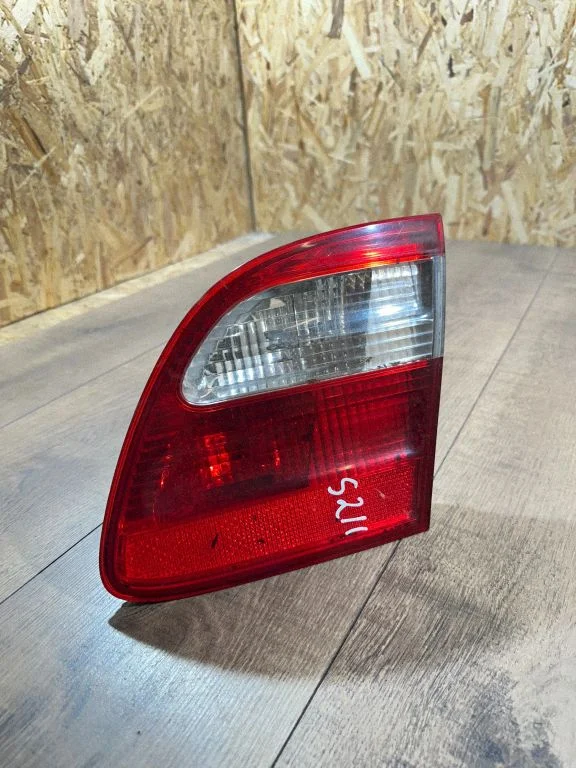 Aizmugurējais lukturis bagāžnieka vākā – Mercedes-Benz E klase W211 (2002-2009)