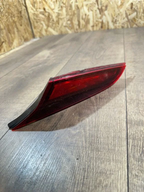 Tailgate rear/tail lights 23135916