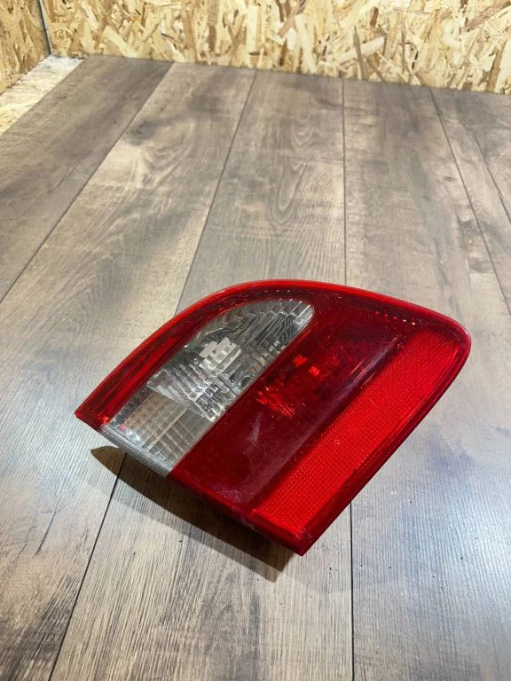 Tailgate rear/tail lights – Mercedes-Benz E-Class W211 (2002-2009)