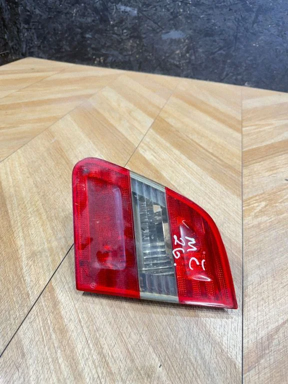 Lampa tylna w klapie A1698201664