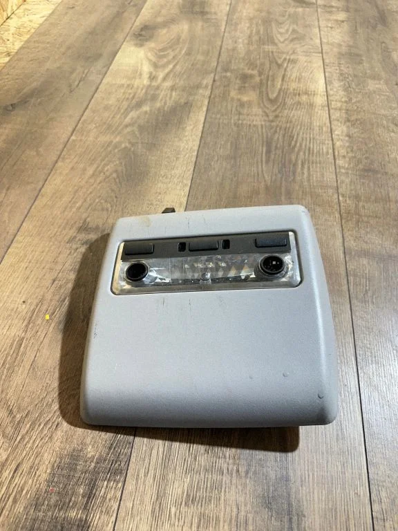 Front seat light 8258037