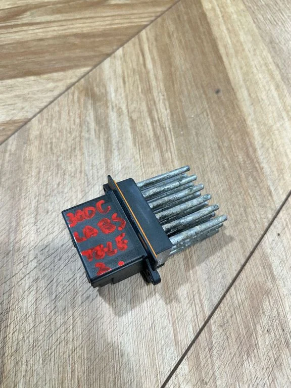 Krāsniņas ventilatora rezistors (reostats) 05061587AA