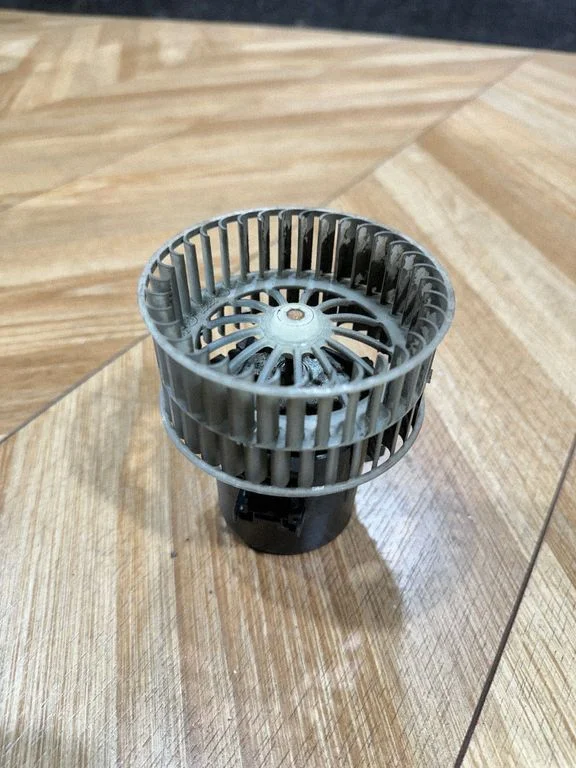 Heater fan/blower D8764