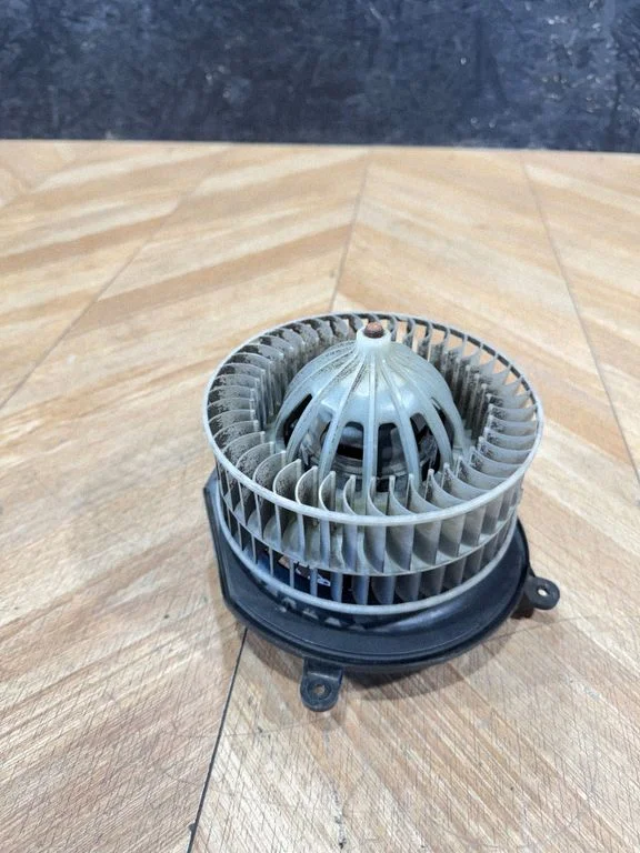 Krāsniņas ventilators/pūtējs – Mercedes-Benz E klase W211 (2002-2009)