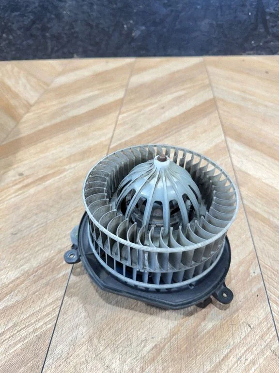 Krāsniņas ventilators/pūtējs – Mercedes-Benz E klase W211 (2002-2009)