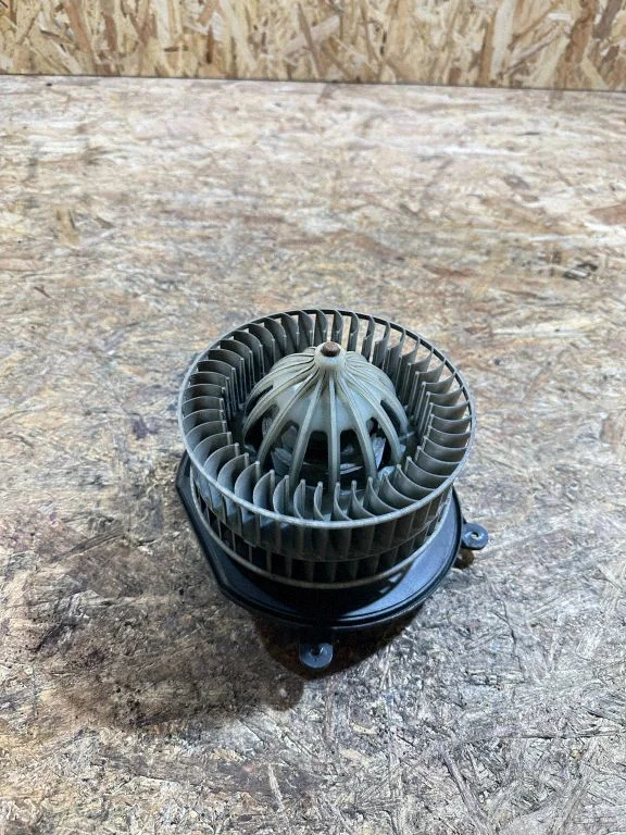 Krāsniņas ventilators/pūtējs – Mercedes-Benz E klase W211 (2002-2009)