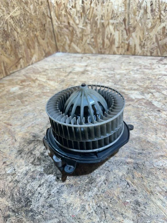 Krāsniņas ventilators/pūtējs – Mercedes-Benz E klase W211 (2002-2009)