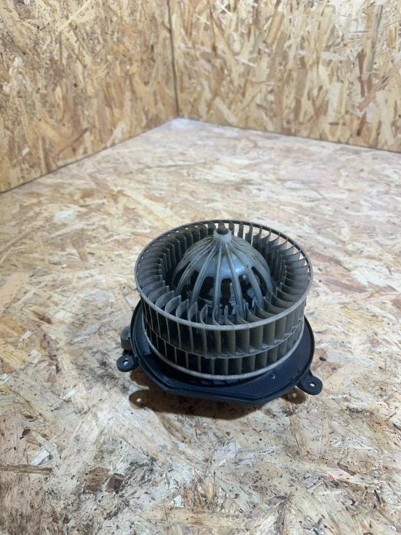 Krāsniņas ventilators/pūtējs – Mercedes-Benz E klase W211 (2002-2009)