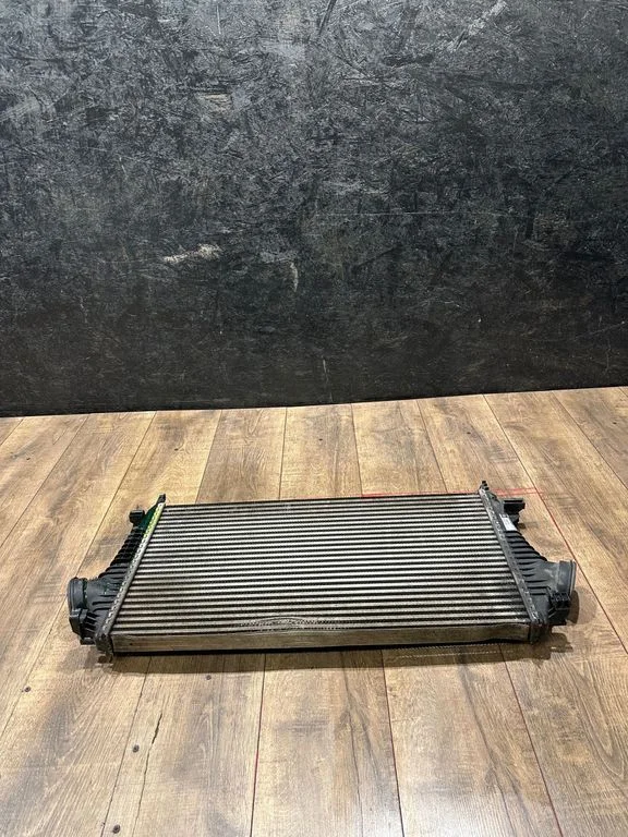 Vahejahuti radiaator 13241751