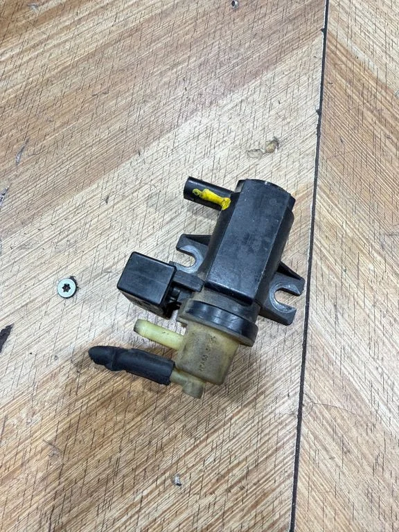 Zawór elektromagnetyczny turbo A0061536628