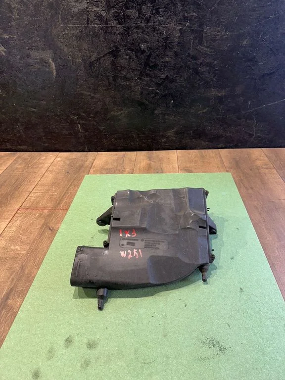 Õhufiltri korpus – Mercedes-Benz R-klass W251 (2005-2013)