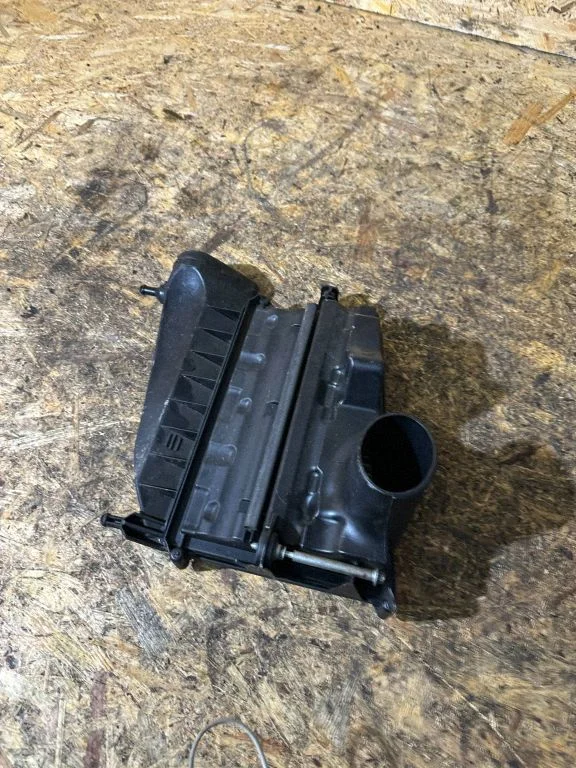 Gaisa filtra korpuss – Mercedes-Benz ML klase W164 (2005-2011)