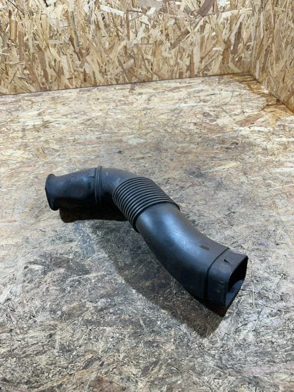 Air intake hose/pipe – BMW 7 Series E65 E66 (2001-2008)