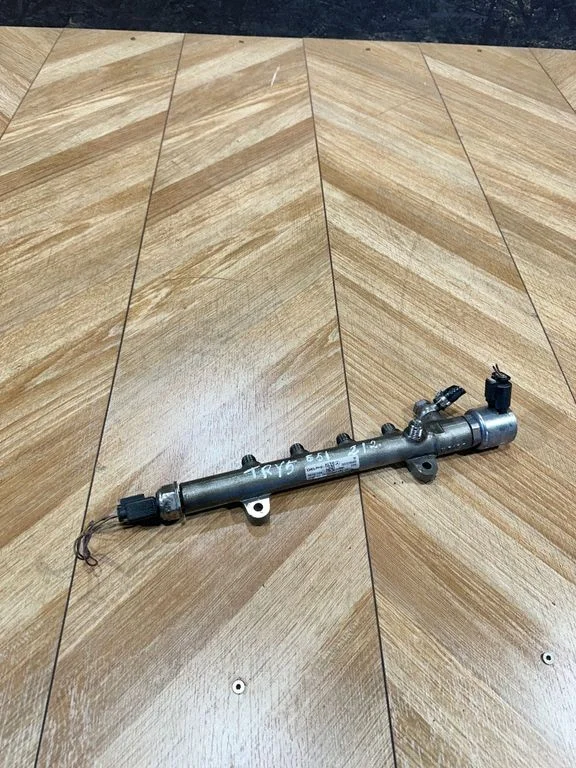 Fuel main line pipe A6510700495