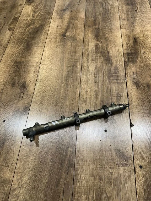 Fuel main line pipe F00R001029