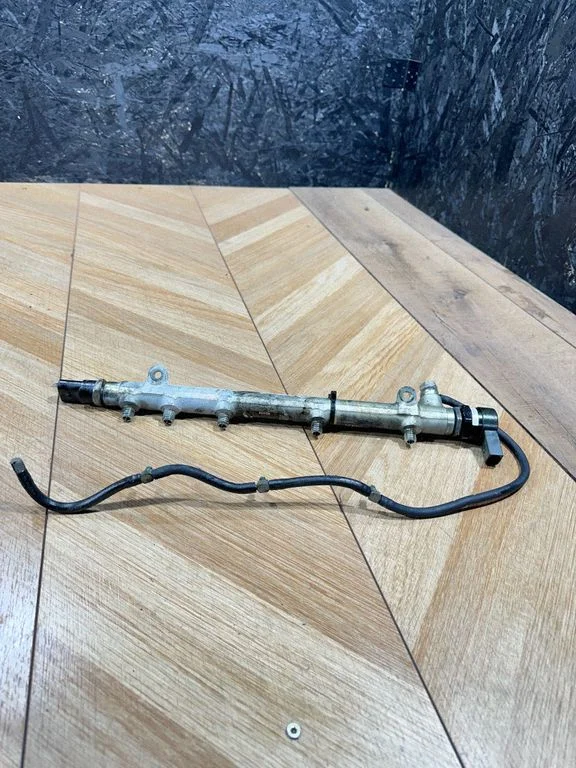 Fuel main line pipe A6110700395