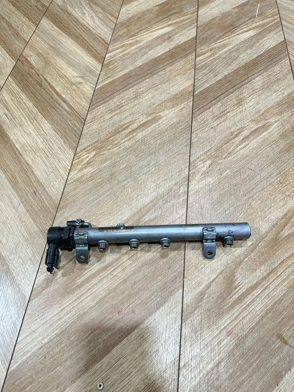 Fuel main line pipe
