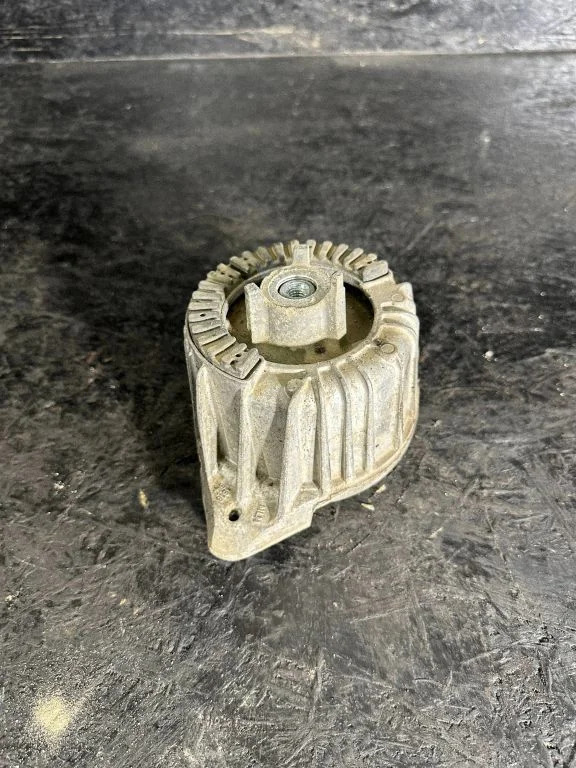 Engine mount bracket F036072522