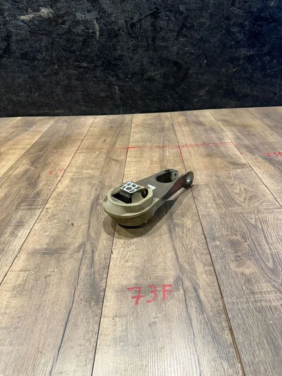 Engine mount bracket 22937343